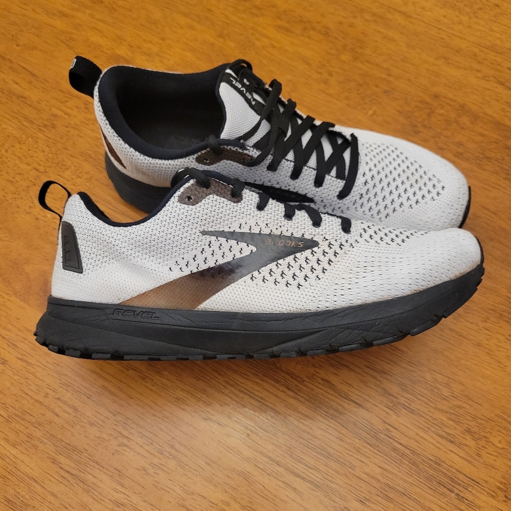Brooks Revel 4 Women's Running Shoes•Size 8•White/Black